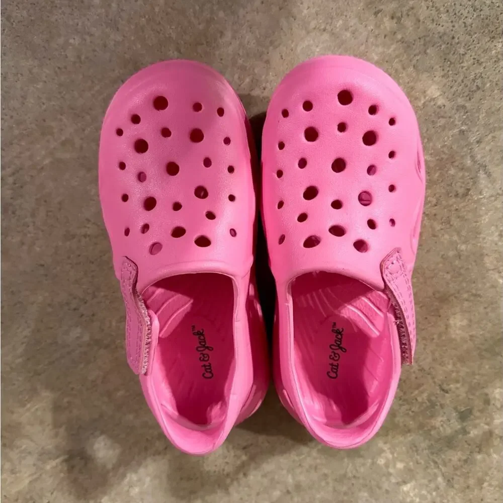 Cat & Jack Vibrant Pink Kids Water Shoes, Size 8 NWOT